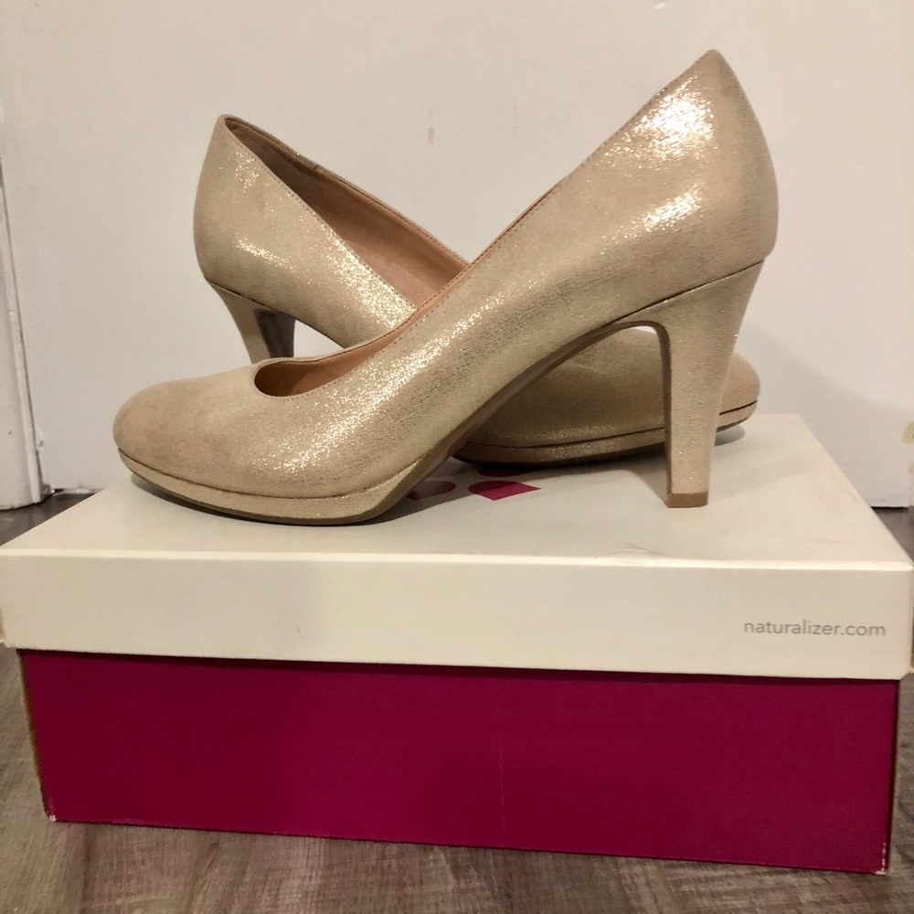 Naturalizer Michelle Taupe/Gold Pump